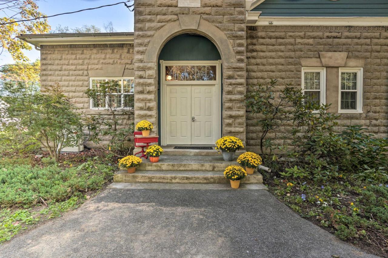 Renovated Wv Schoolhouse History Buffs Heaven! Villa Kearneysville Exterior photo